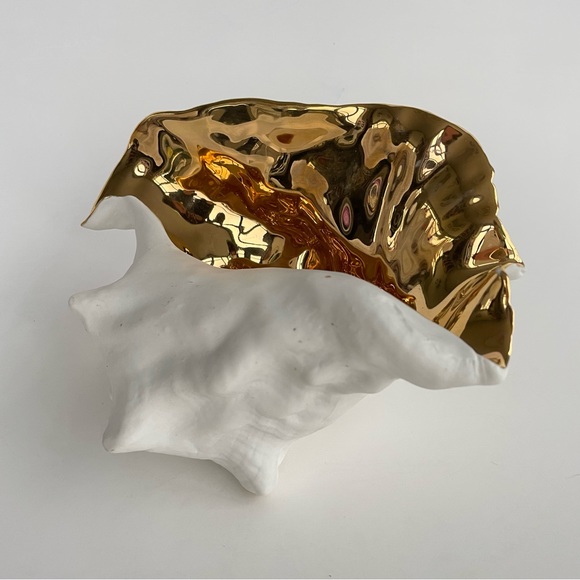 White Conch Shell with Gold Glaze Vase - Picture 10 of 16